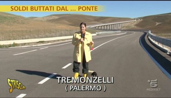 Soldi buttati dal... ponte