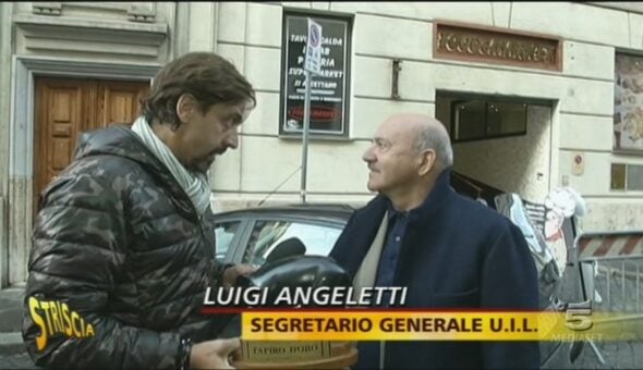 Tapiro nero al segretario della UIL Luigi Angeletti