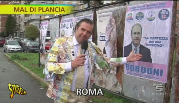 Roma, manifesti elettorali abbandonati