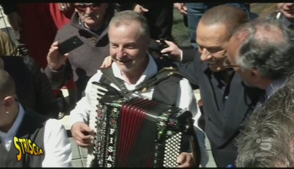 Berlusconi in cerca di consensi