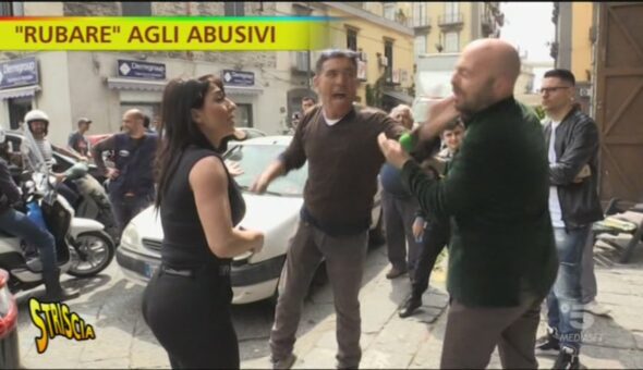 Parcheggiatore abusivo aggressivo