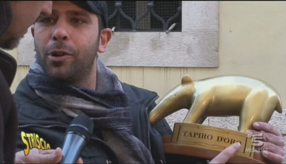 Tapiro a Checco Zalone