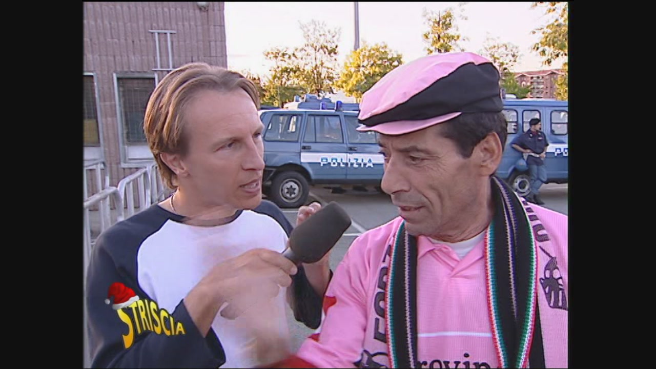 Striscia lo striscione Striscia la notizia