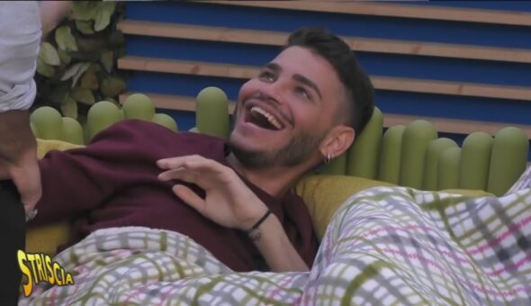 Grande Fratello, il video del bacio tra Imparato e Terlizzi