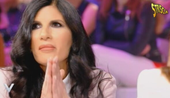 Pamela Prati esce dallo studio di Verissimo