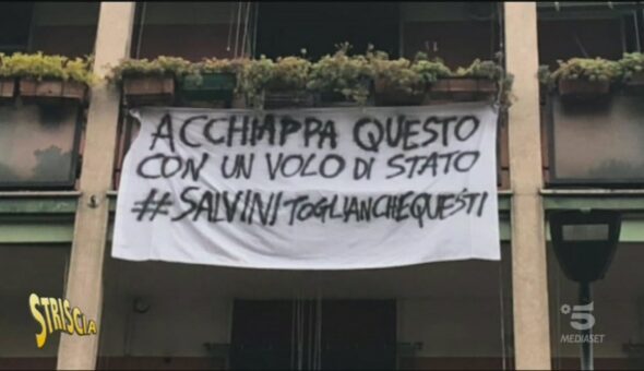 Striscia lo striscione Salvini edition