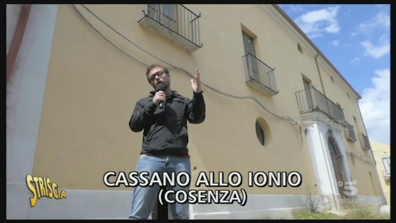 Palazzo vandalizzato a Cassano allo Ionio Striscia la notizia Palazzo vandalizzato a Cassano allo Ionio Striscia la notizia