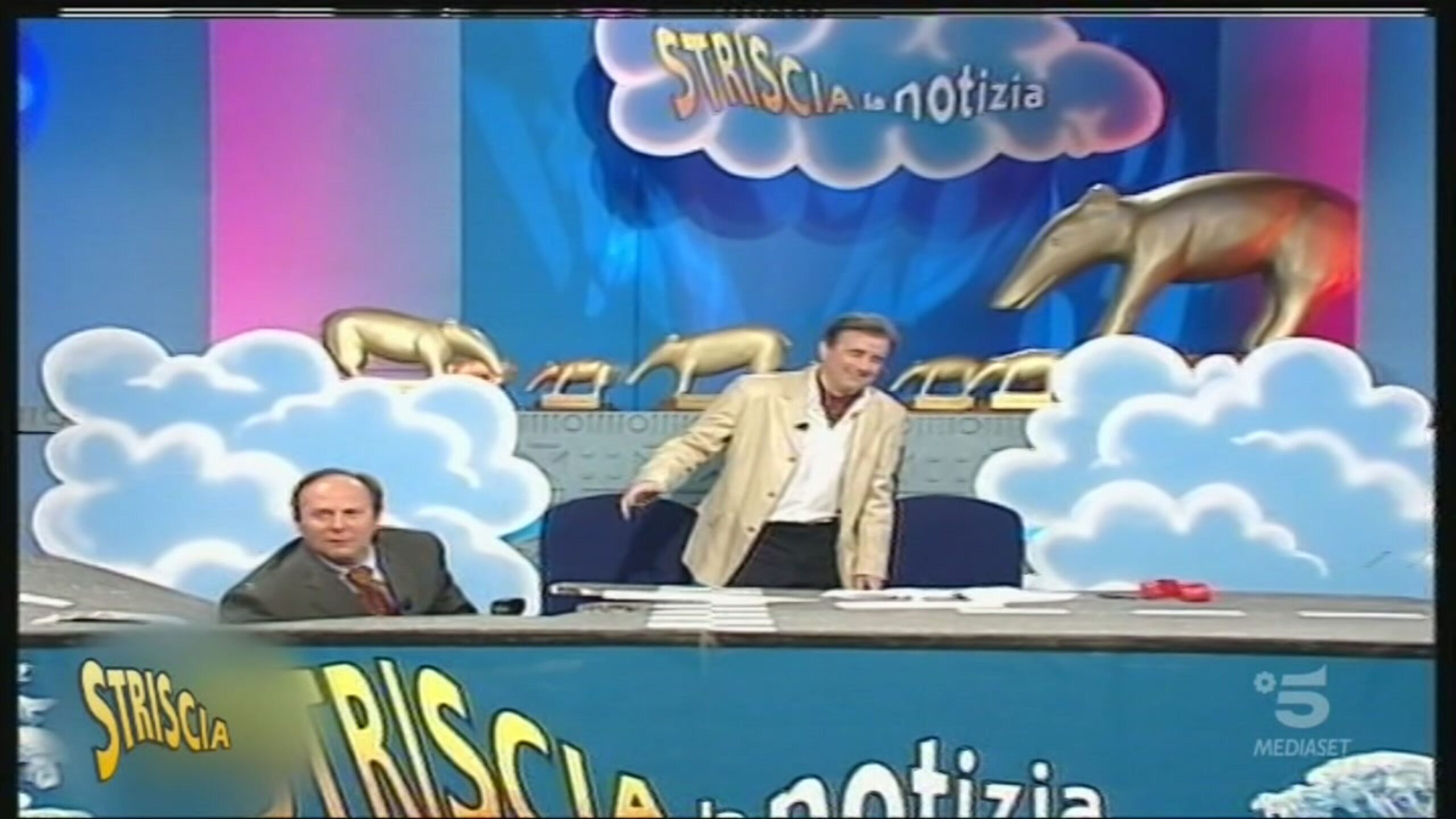 La caduta di Gerry Scotti a Striscia