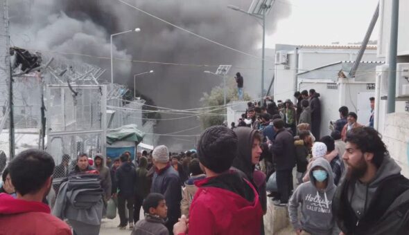Il video dell'incendio a Lesbo in cui è morta una bambina