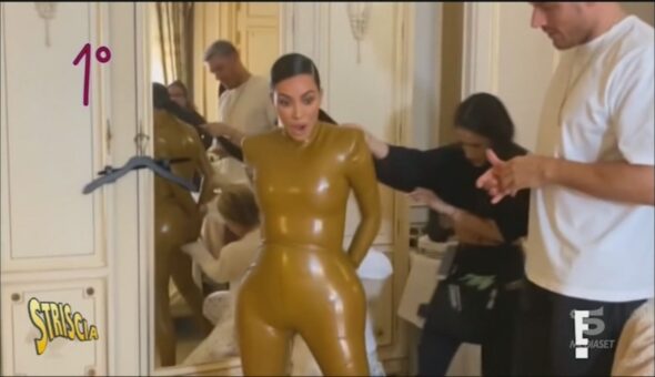 Kim Kardashian regina di Moda Caustica