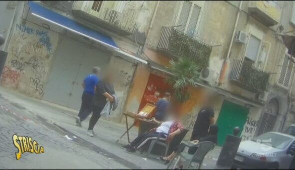 Scene di ordinaria illegalità a Napoli