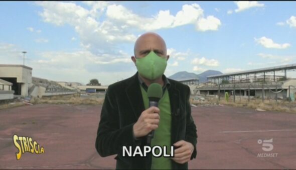 Napoli, miseria e degrado nell'ex impianto sportivo