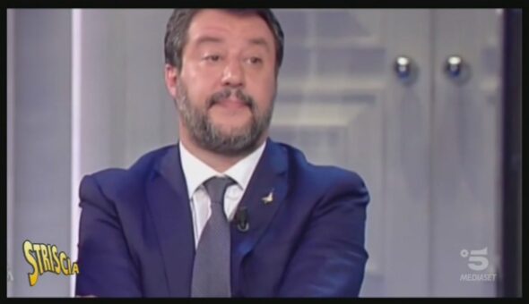 Insulti, la canzone di Salvini