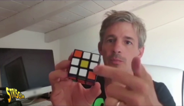 Cubo di Rubik, il tutorial del mago Casanova per risolverlo