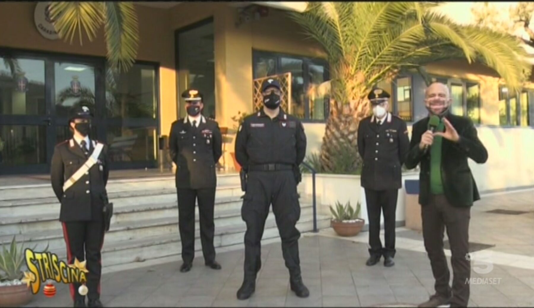 Fuochi d’artificio non autorizzati davanti alla Torre Eiffel. Denunciato youtuber francese intento a promuovere documentario sul Napoli. I servizi di Striscia sui botti illegali