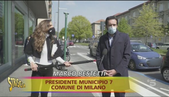 Milano, la ciclabile che paralizza il traffico