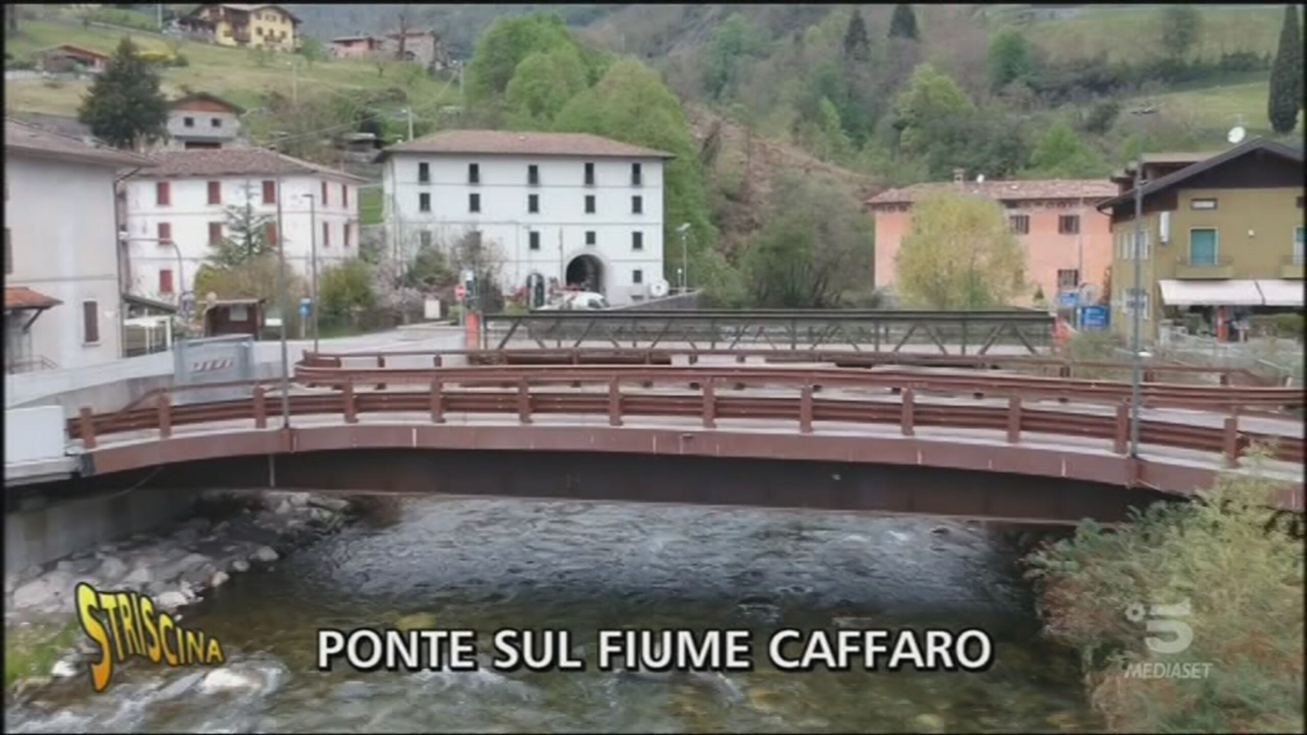 Il ponte nuovo, ma chiuso sul fiume Caffaro Striscia la notizia