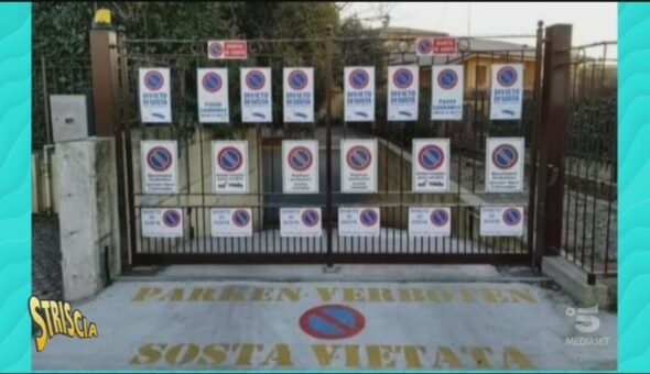 Striscia il cartellone, messaggi velati (ma non troppo)