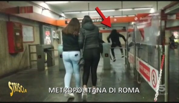 Metropolitana di Roma, disservizi e ingressi furbetti