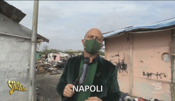 Napoli, accampamento rom bruciato e abbandonato