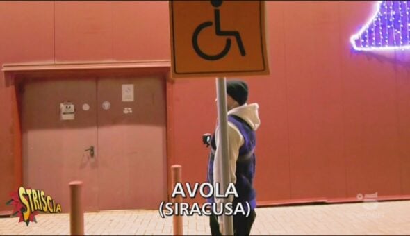 Avola, parcheggi per disabili occupati: abusivamente