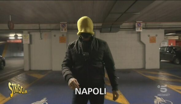 Napoli, Brumotti a caccia di automobilisti indisciplinati