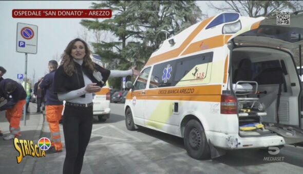 Arezzo, sosta selvaggia e ambulanze per strada