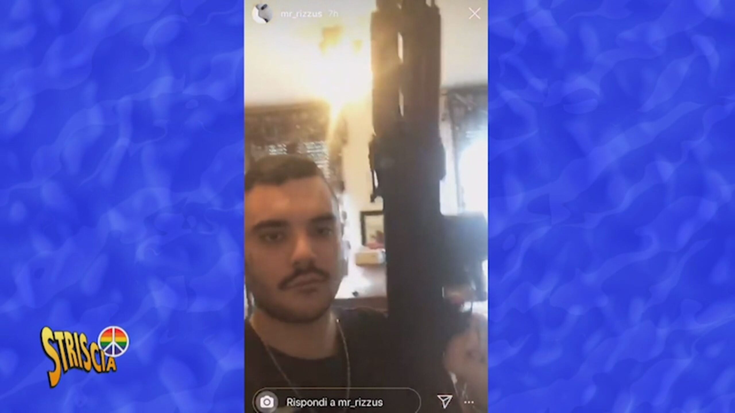 Video shock, Mr Rizzus imbraccia un Kalashnikov
