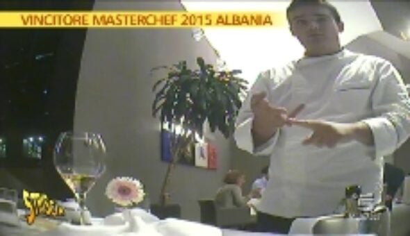 A Striscia la notizia parla il vincitore di Masterchef Albania: «eravamo in quattro in semifinale e ognuno di noi lavorava in un ristorante stellato»