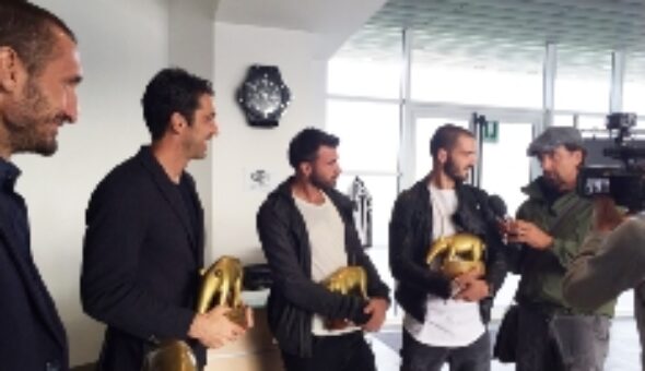 A Striscia la notizia tapiro d'oro alla difesa della Juventus per la crisi della squadra