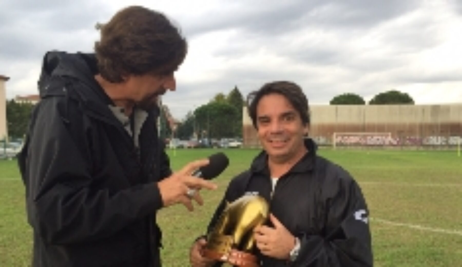 A Striscia la notizia Tapiro d’oro all’allenatore dell’Arezzo Ezio Capuano per la sfuriata contro i suoi giocatori