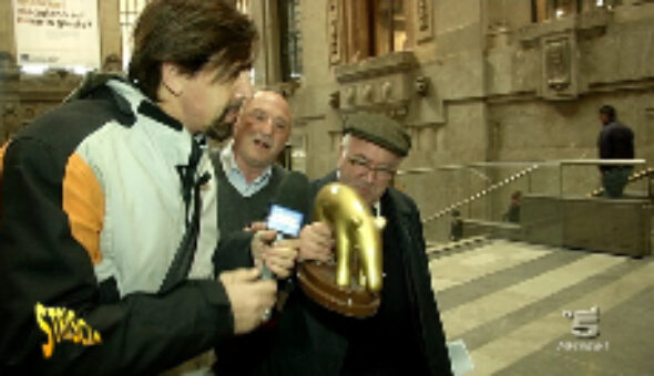 A Striscia la notizia Tapiro d'oro a Carlo Tavecchio, Presidente della Figc, per le esternazioni su ebrei e omosessuali