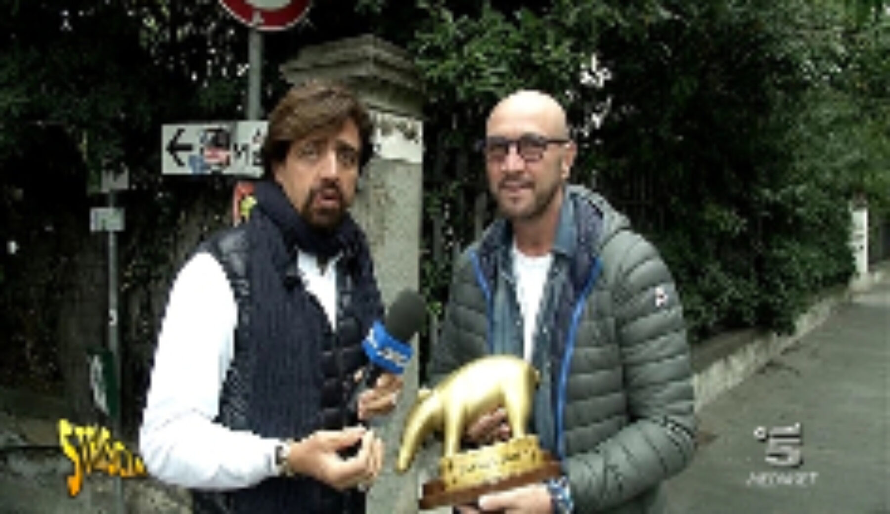 A Striscia la notizia Tapiro d’oro a Walter Zenga per l’esonero dalla Sampdoria:  «la società ha scelto un allenatore ben visto dalla piazza» in più i commenti di Massimo Ferrero, Vincenzo Montella e Antonio Cassano