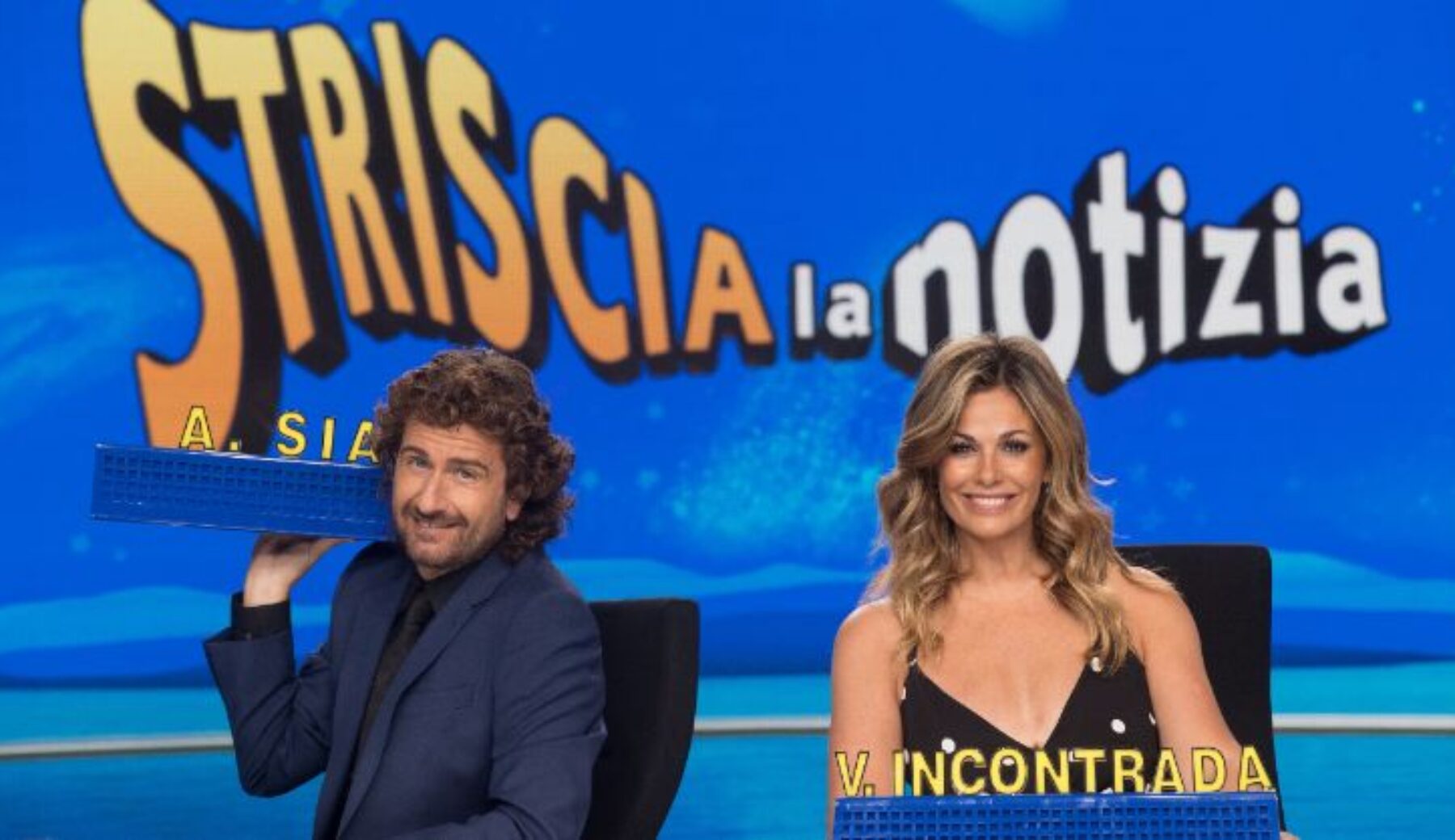 Da domani al timone di Striscia: Alessandro Siani e Vanessa Incontrada