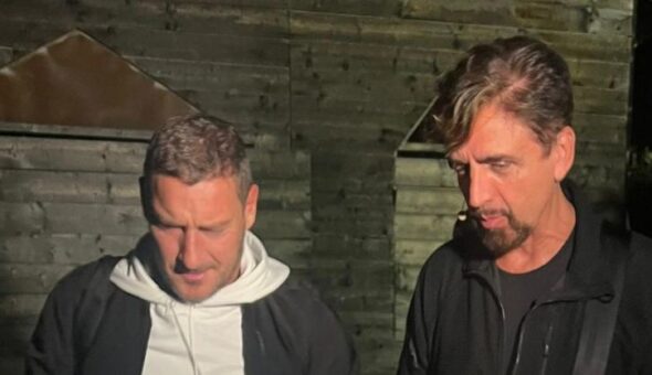 Domani sera a Striscia, Tapiro d'oro a Francesco Totti