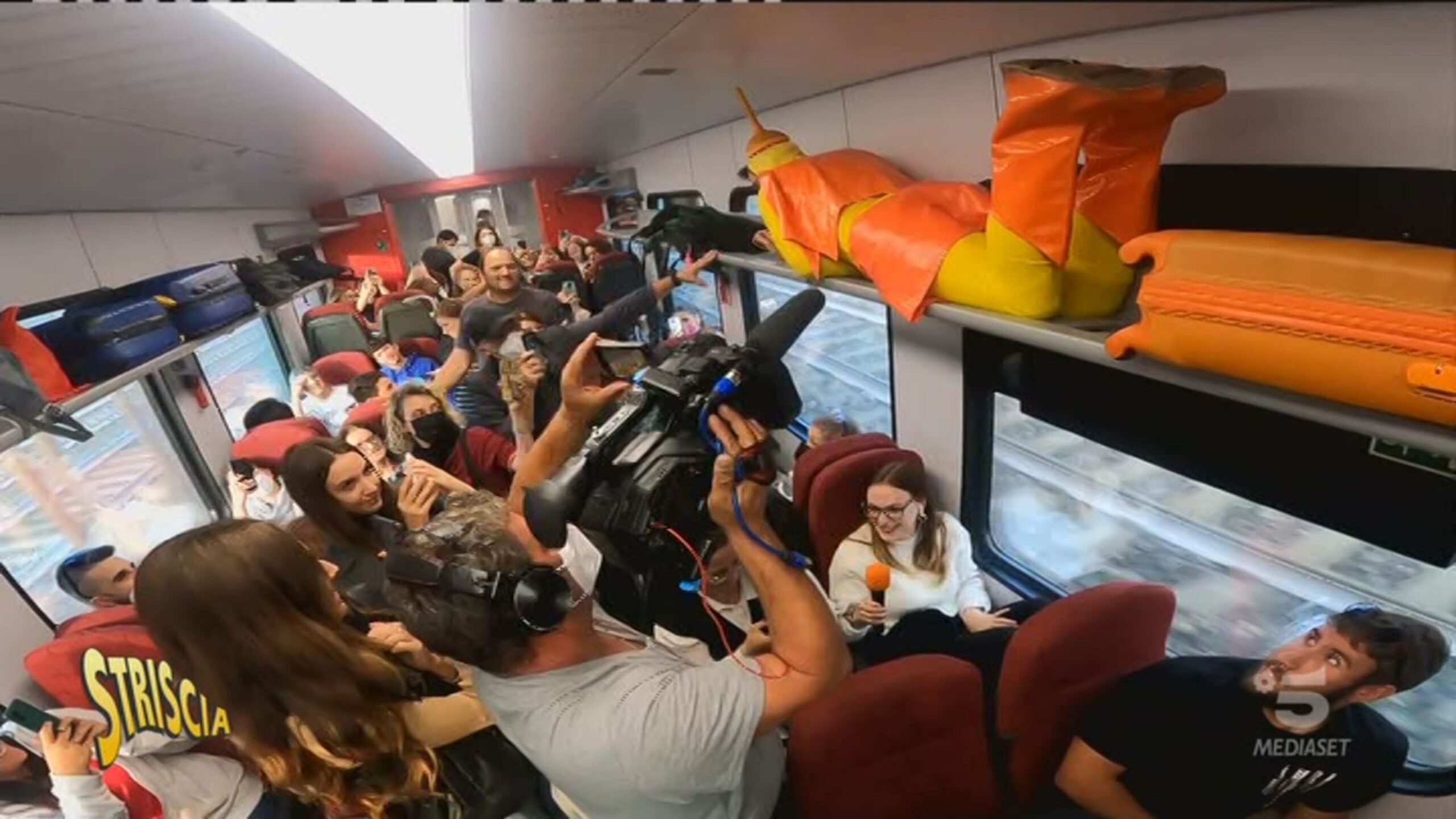 Pendolari disperati, il problema dei treni regionali strapieni