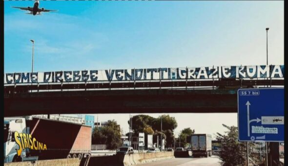 Napoli-Roma, lo striscione dei partenopei e altri momenti da ridere