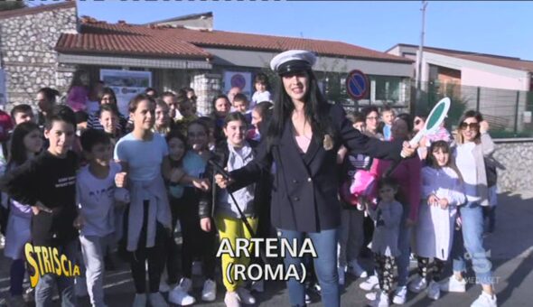 Camion di fronte alla scuola, un problema di sicurezza