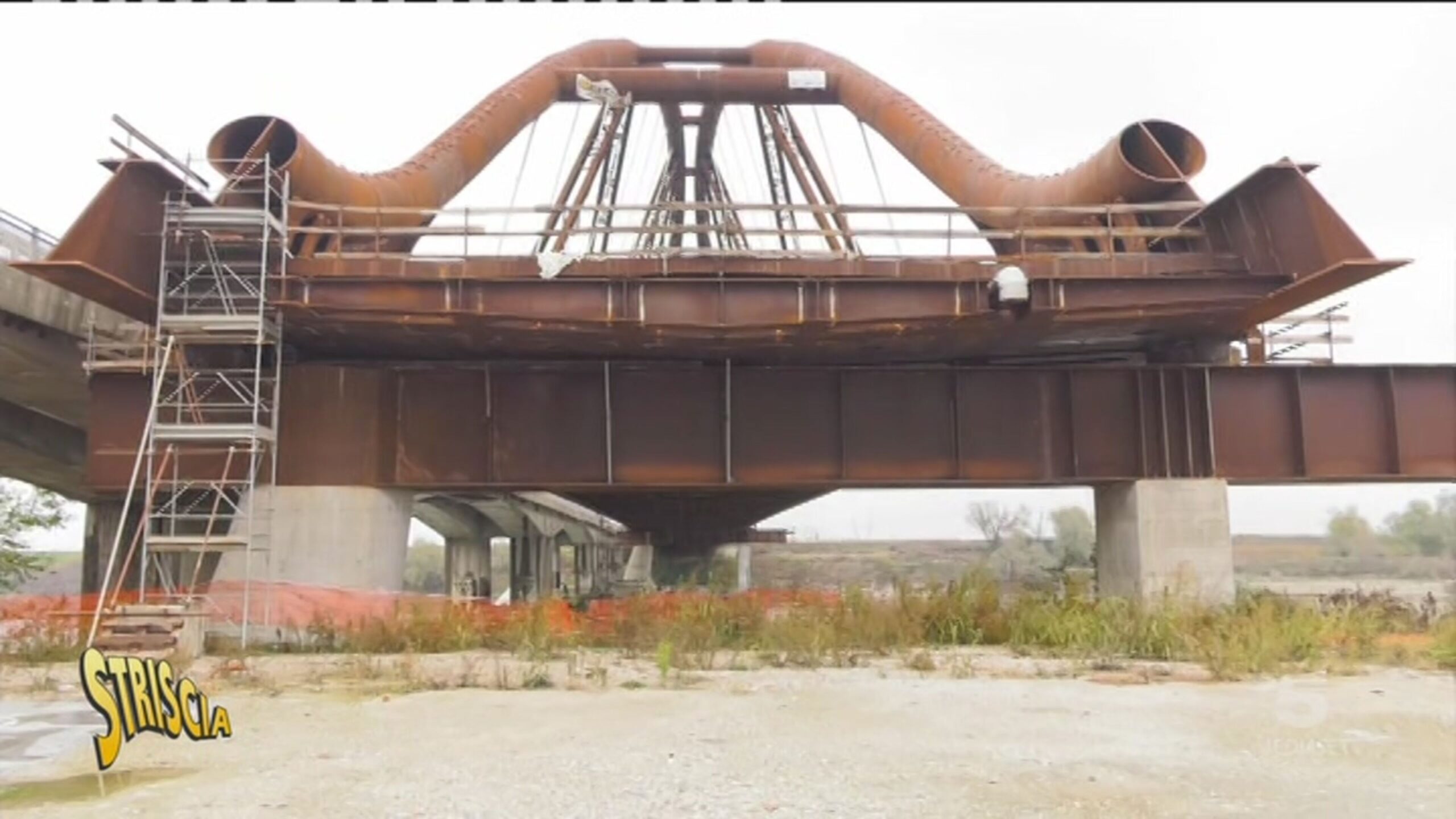 Lo strano caso del ponte progettato a metà