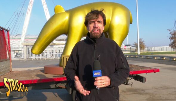 Questa sera a Striscia, Tapiro d'oro gigante alla Juventus dei dimissionari Agnelli, Nedved e Arrivabene