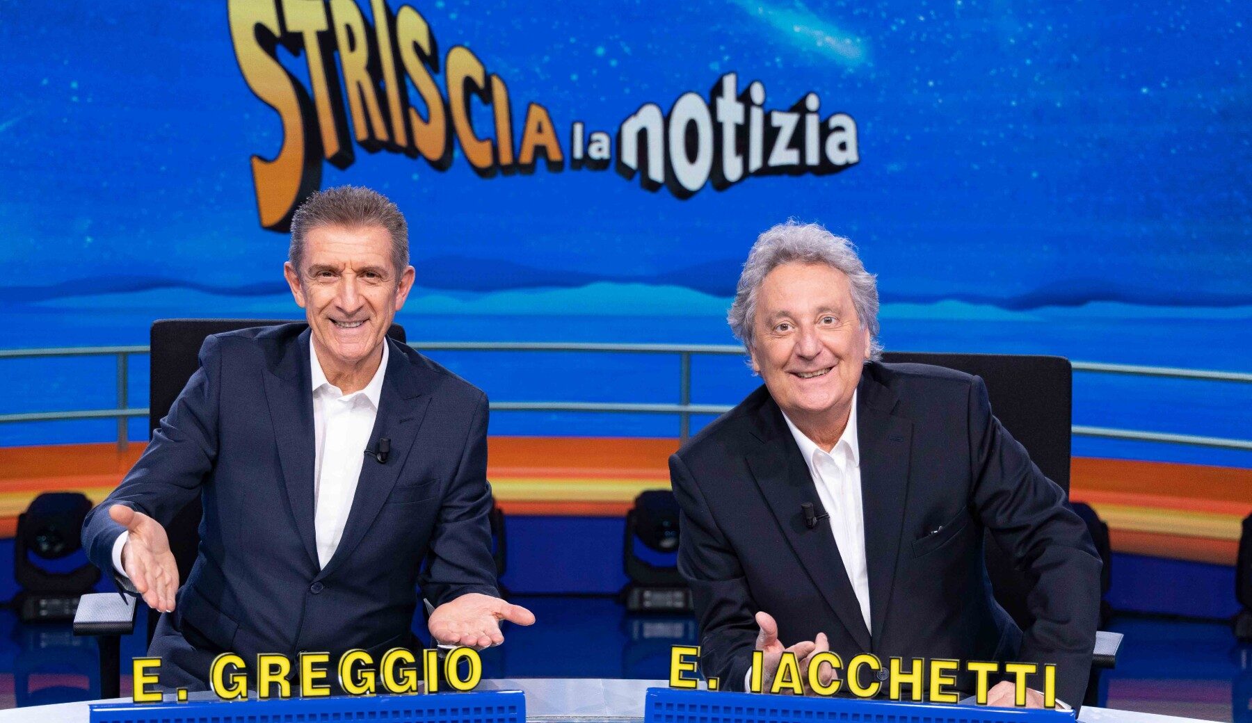 A Striscia la notizia torna la coppia dei record: Ezio Greggio ed Enzo Iacchetti insieme per la 29esima edizione consecutiva