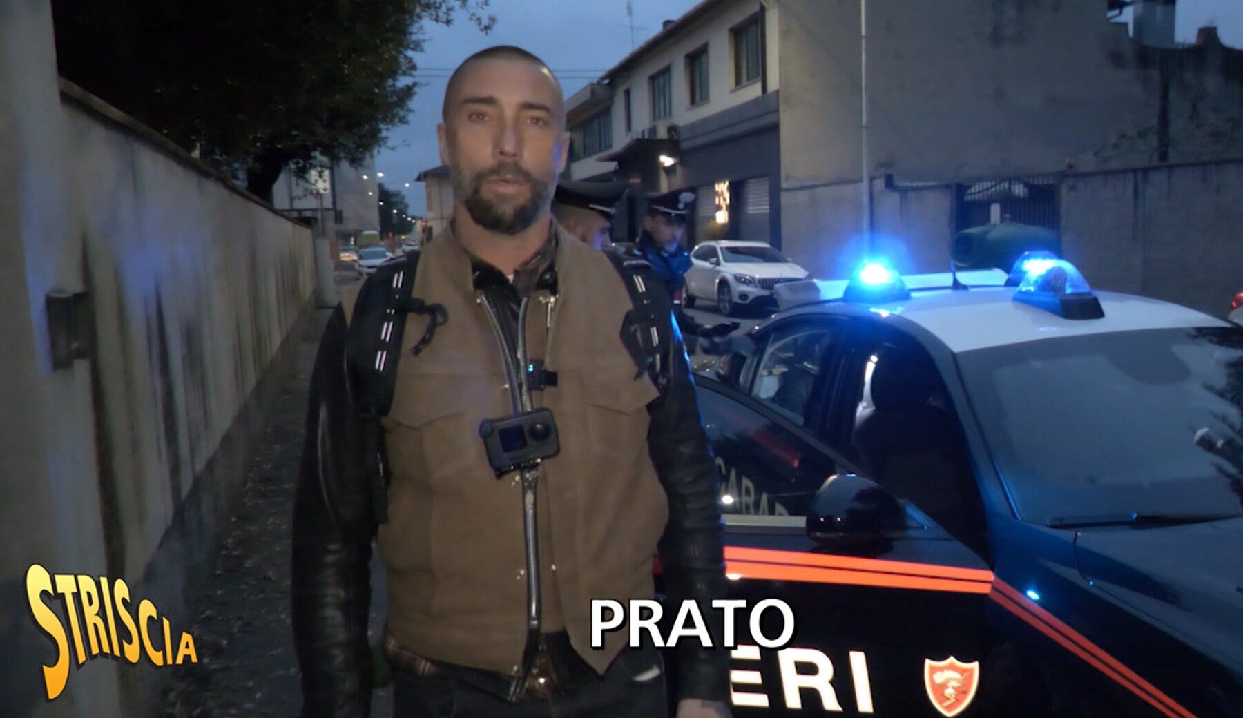 Brumotti libera la “casa dello spaccio” di Prato