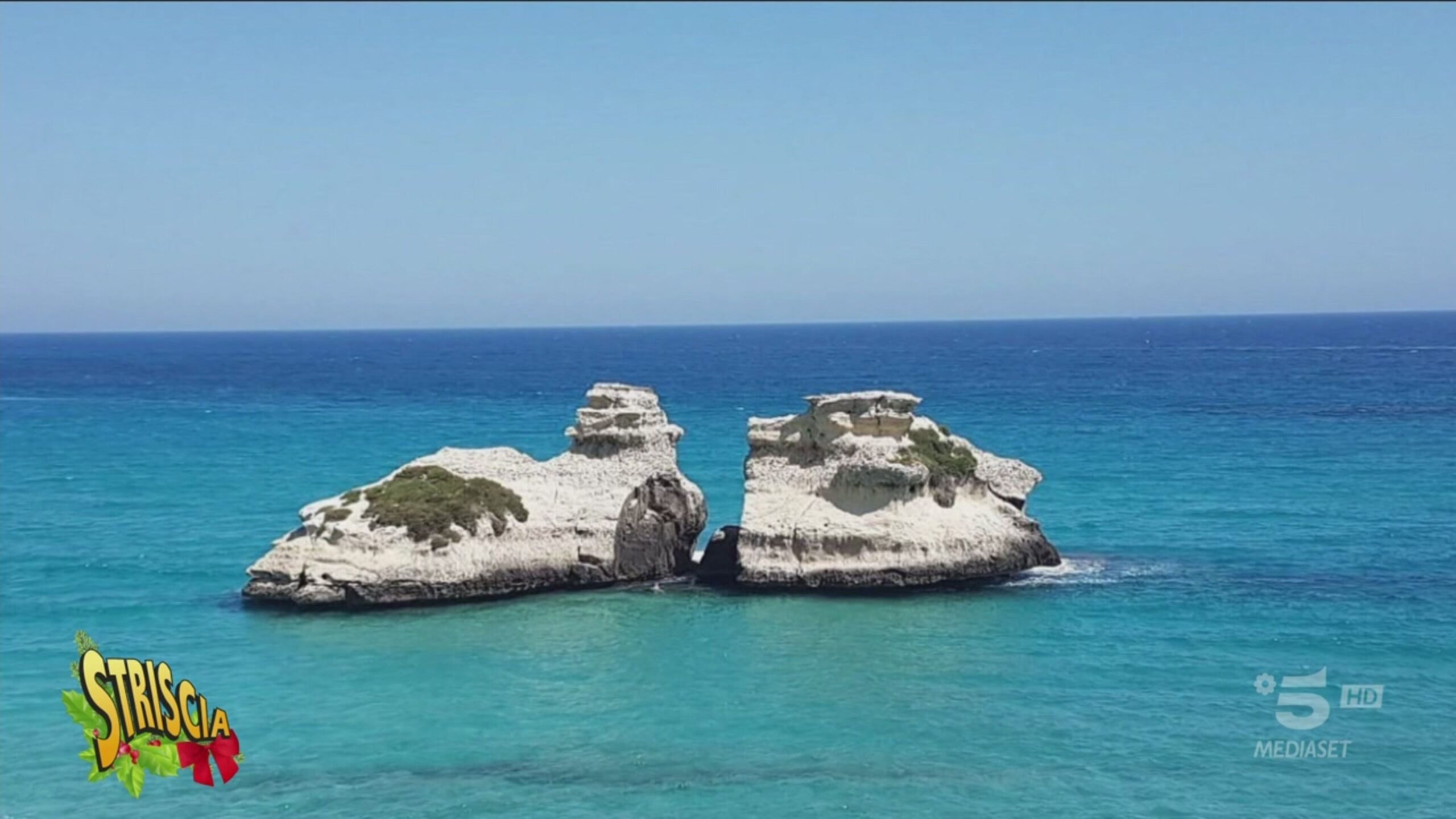 Puglia, la spiaggia di Torre dell’Orso è a rischio: salviamola