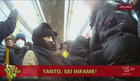 Il poker delle borseggiatrici, insulti e schiaffi in metropolitana