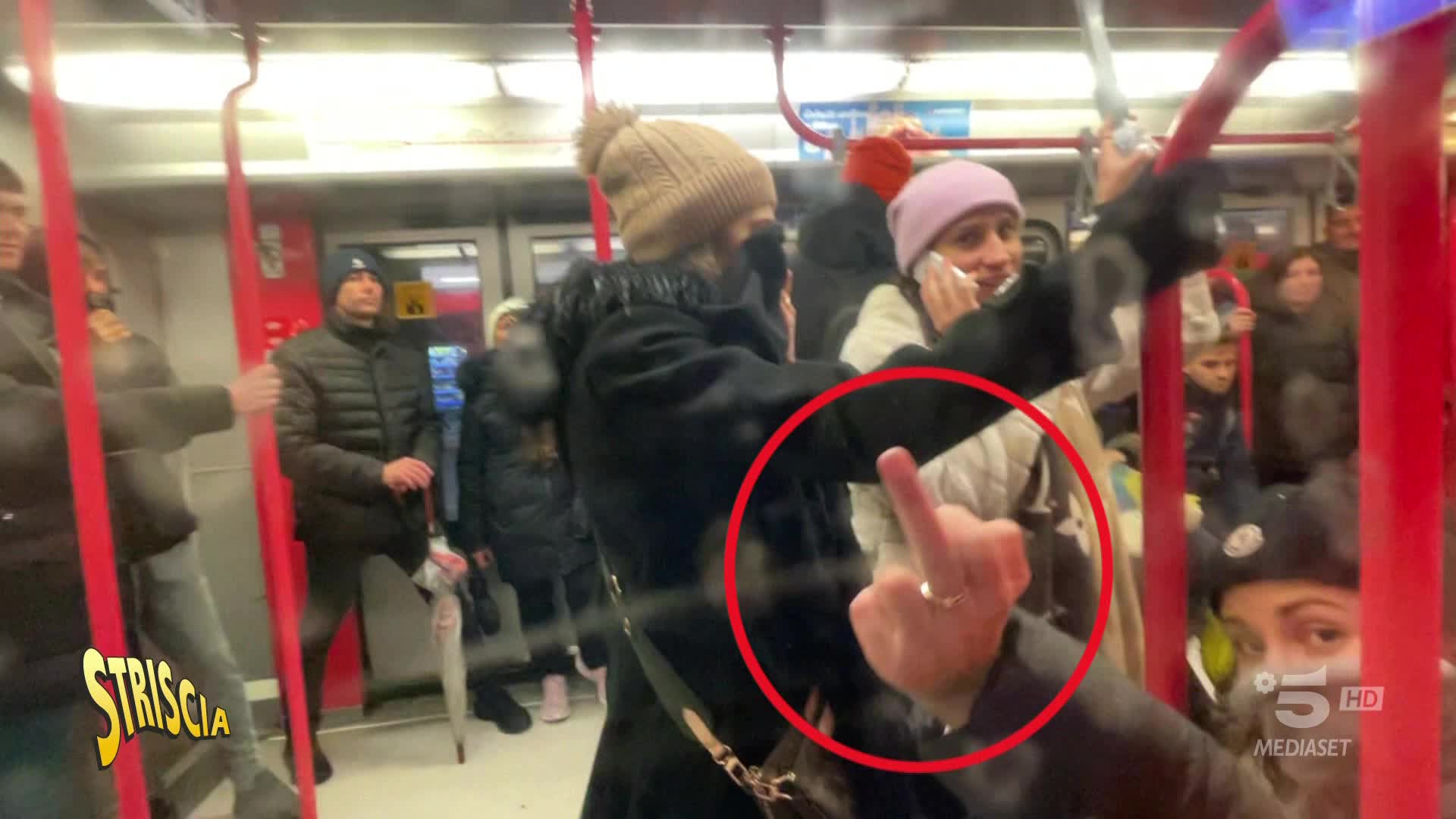 La metro di Milano invasa dalle borseggiatrici. E scoppia il far west