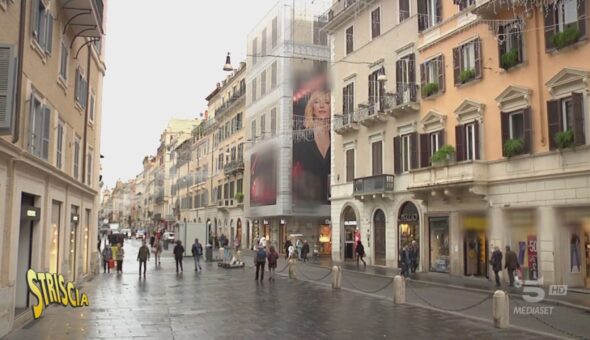 La grande bellezza di Roma coperta dalla pubblicità