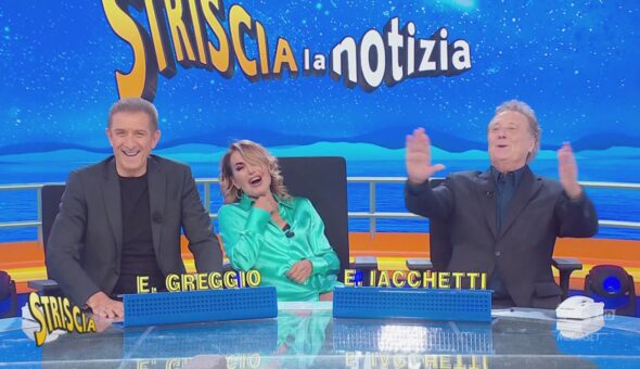 Gran finale con Barbara D'Urso sul bancone di Striscia