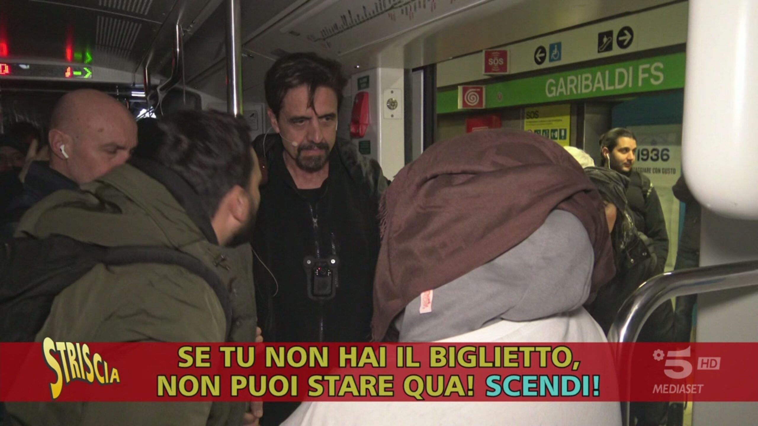 Cose da pazzi: la borseggiatrice ferma il treno e cerca rifugio dalla Polizia