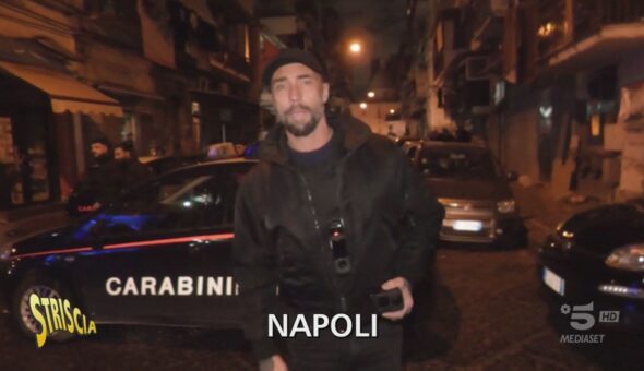 Brumotti a Napoli Case Nuove: sgominato l'angolo dello spaccio
