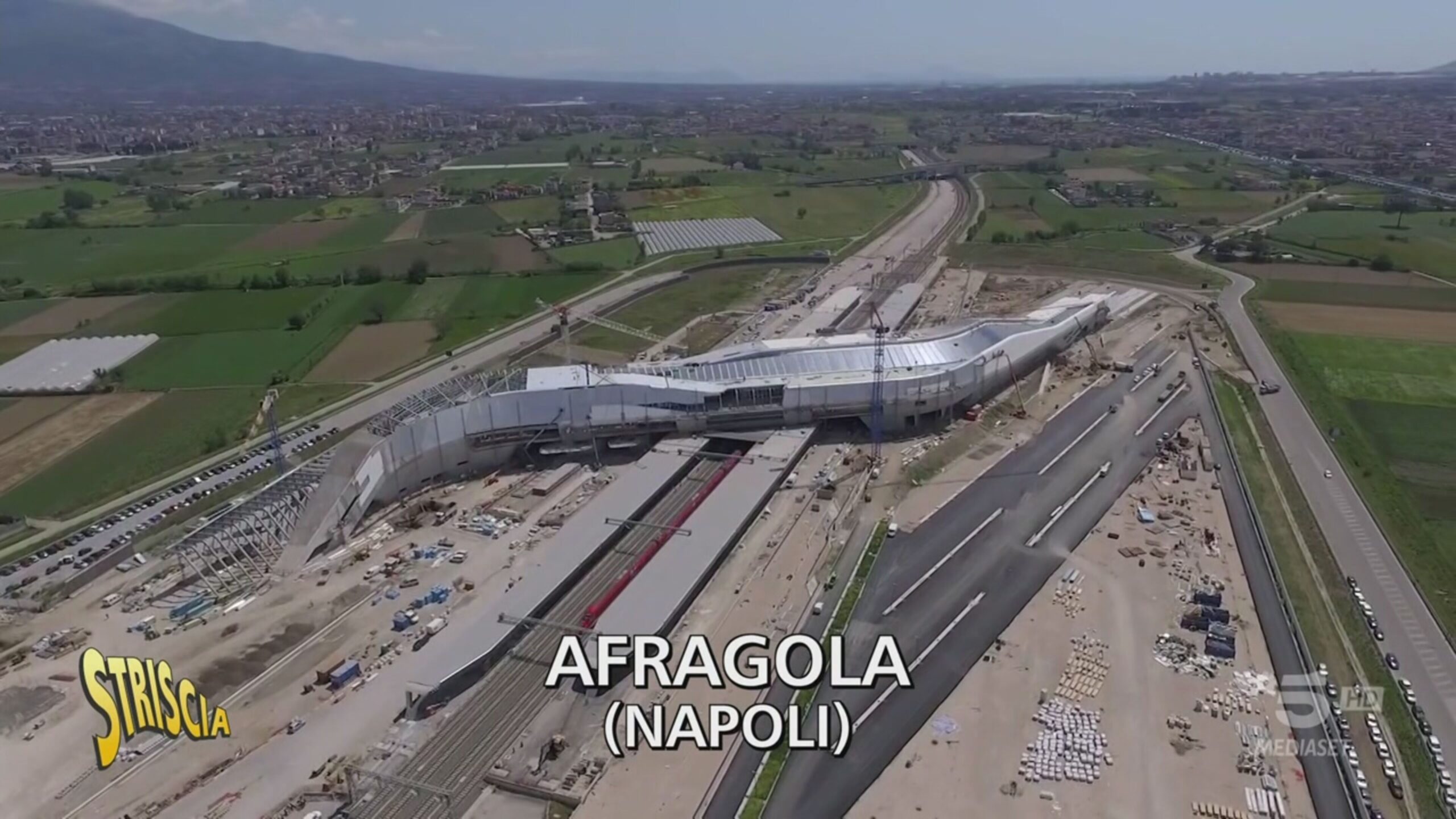 Afragola, parcheggi disperati alla stazione ferroviaria